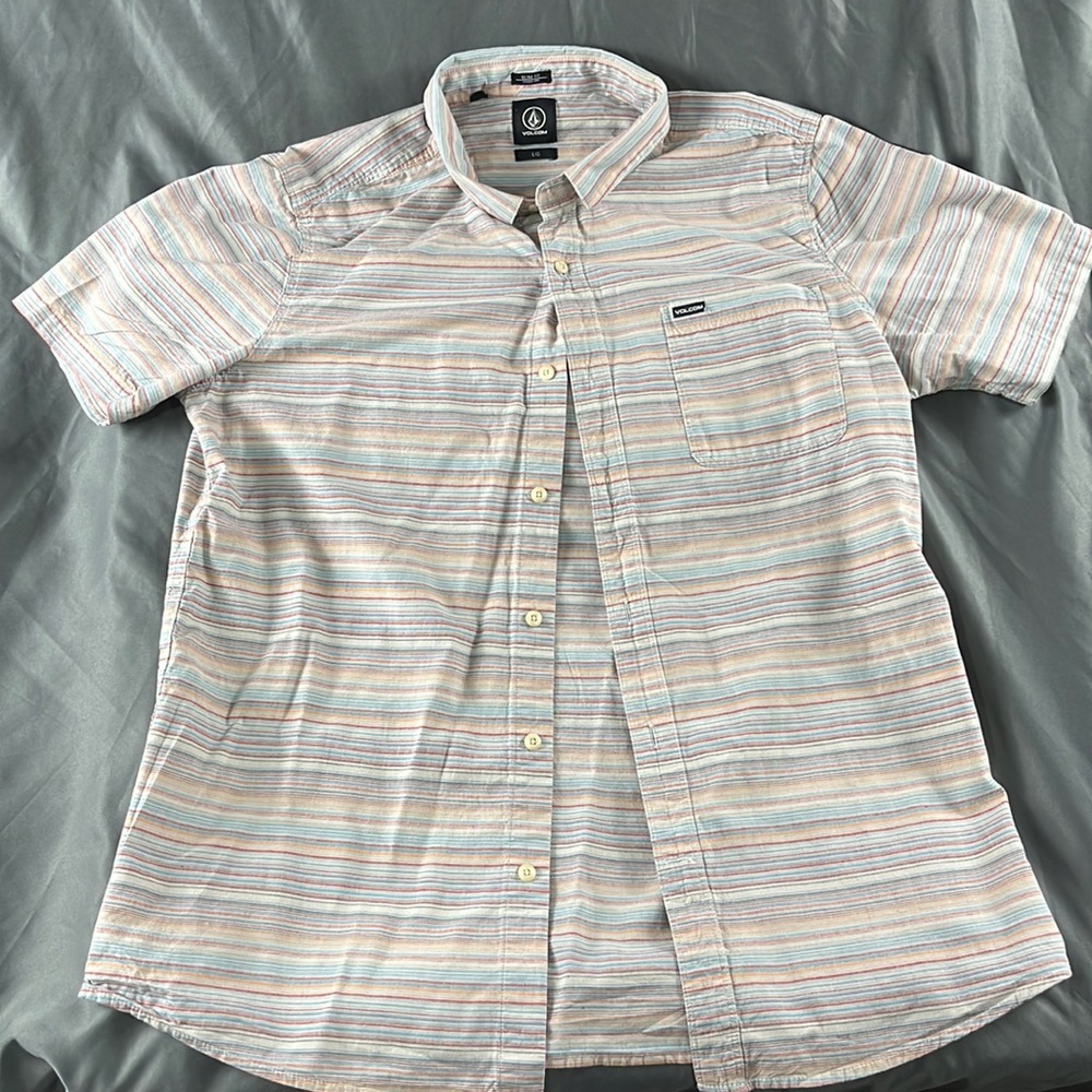 Volcom Short Sleeve Button-Down Shirt | Large